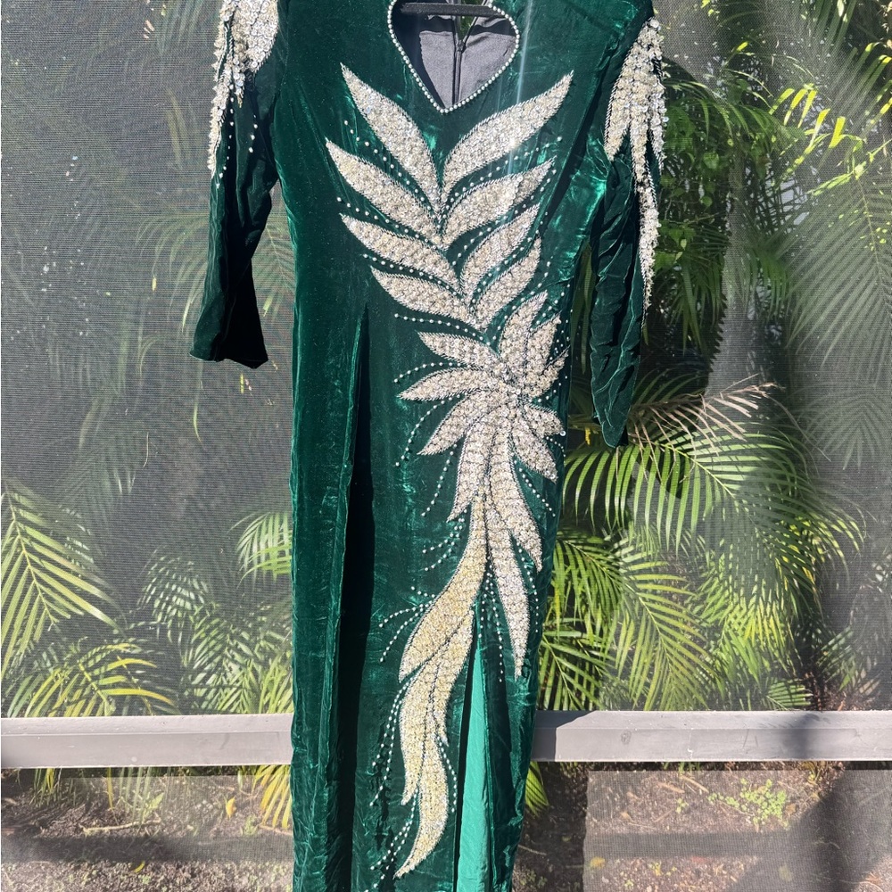 Elegant Green Long Sleeve Dress with Embellishments VINTAGE